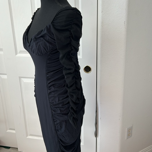 🆕Off the Shoulder ruched semi sheer sleeves with ruched sides midi dress. - Picture 5 of 8